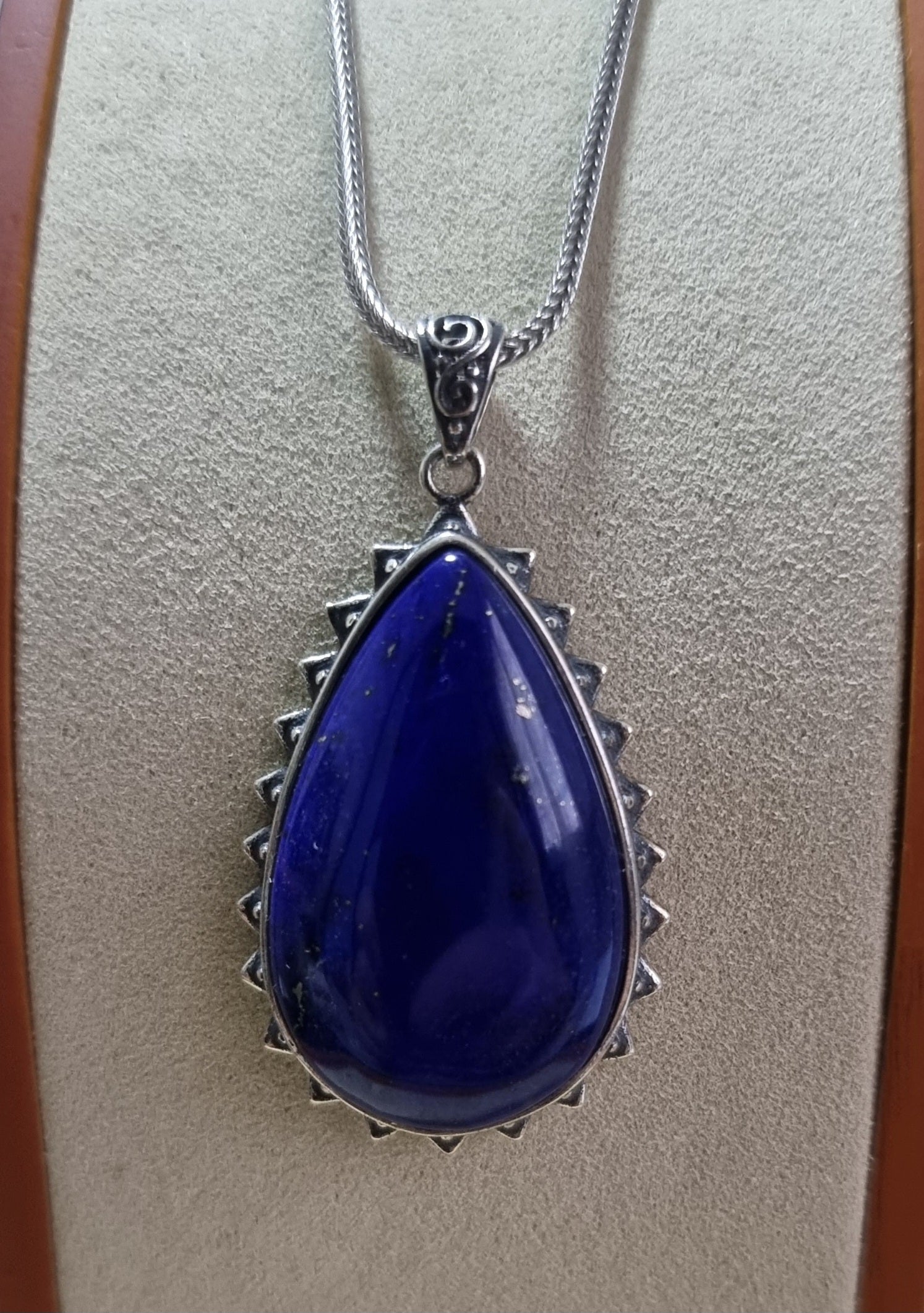 Lapis Lazuli Teardrop in S925 Silver with Certification (High Grade) 青金石 - Bleus Vault.C 