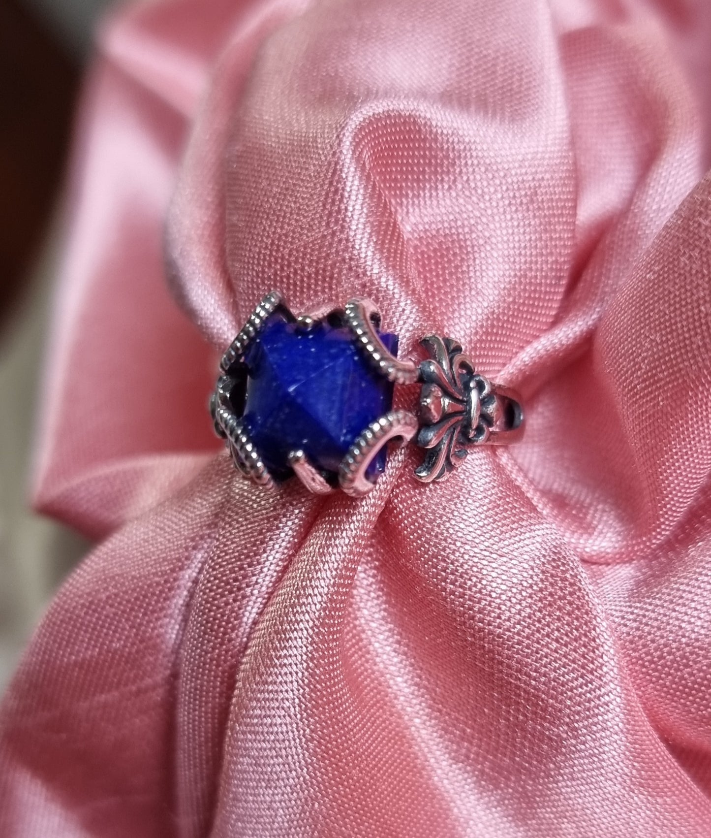 Lapis Lazuli Pyramid in Lotus Tibetan Vintage S925 Silver (Adjustable Ring) 青金石