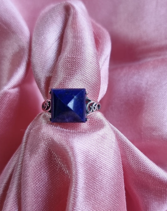 Lapis Lazuli Pyramid Butterfly in Tibetan Vintage S925 Silver (Adjustable Ring) 青金石