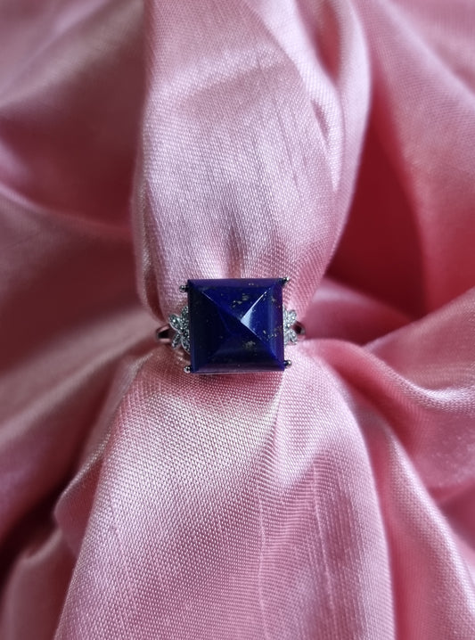 Lapis Lazuli Pyramid Butterfly in Tibetan Vintage S925 Silver (Adjustable Ring) 青金石