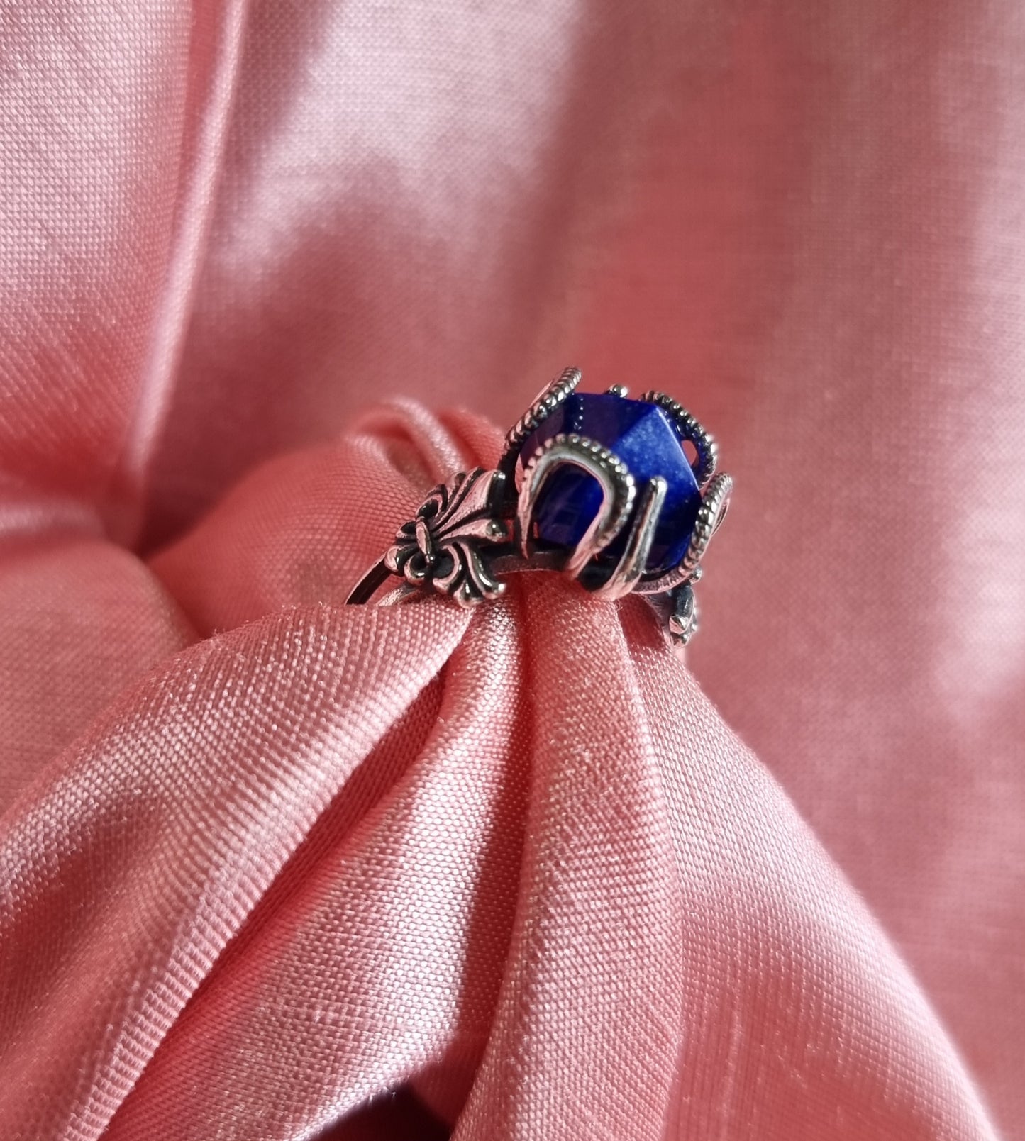 Lapis Lazuli Pyramid in Lotus Tibetan Vintage S925 Silver (Adjustable Ring) 青金石