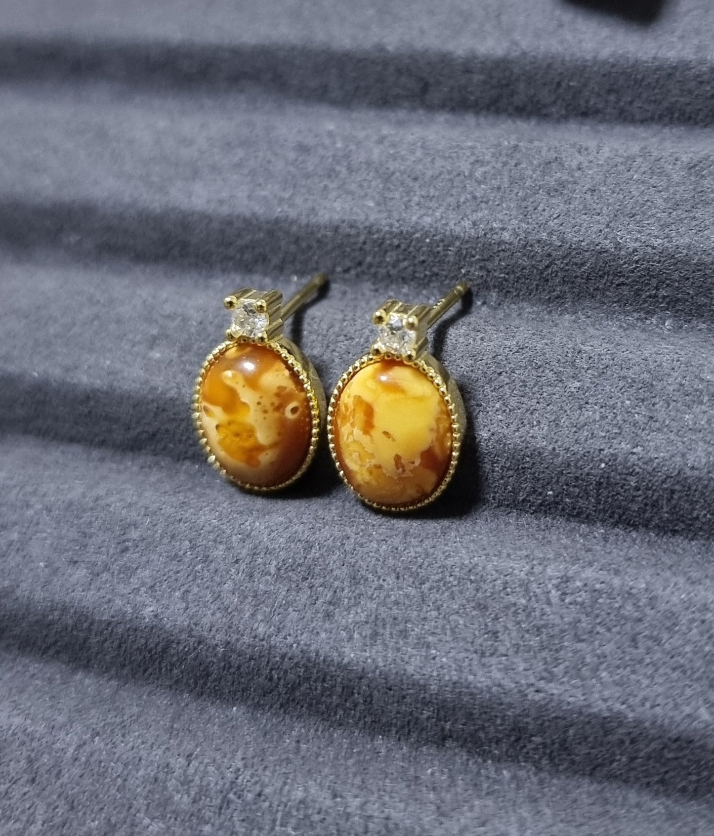 Amber Beewax in Gold S925 Zicon Setting (High Grade) 10*8mm 蜜蜡