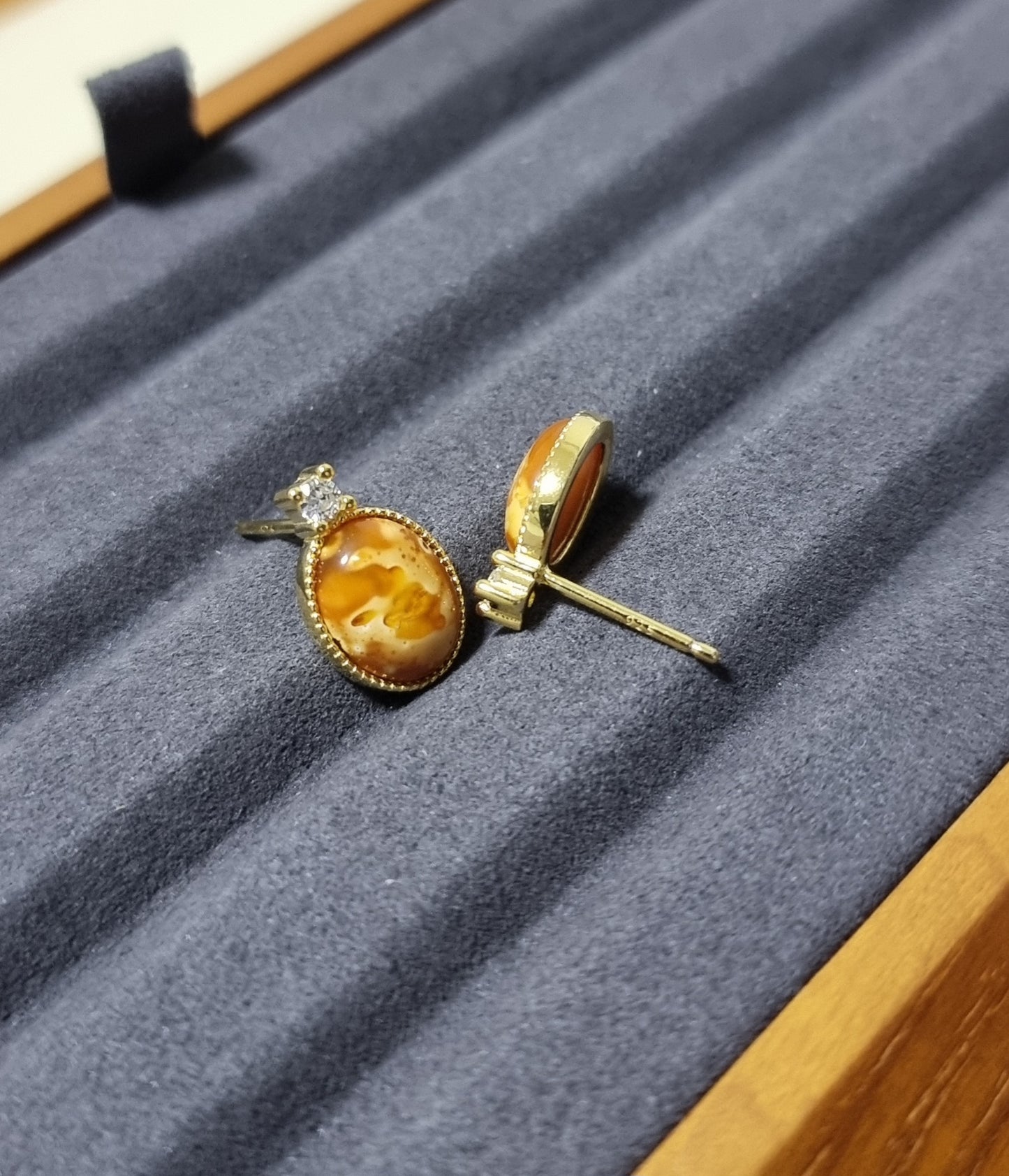 Amber Beewax in Gold S925 Zicon Setting (High Grade) 10*8mm 蜜蜡