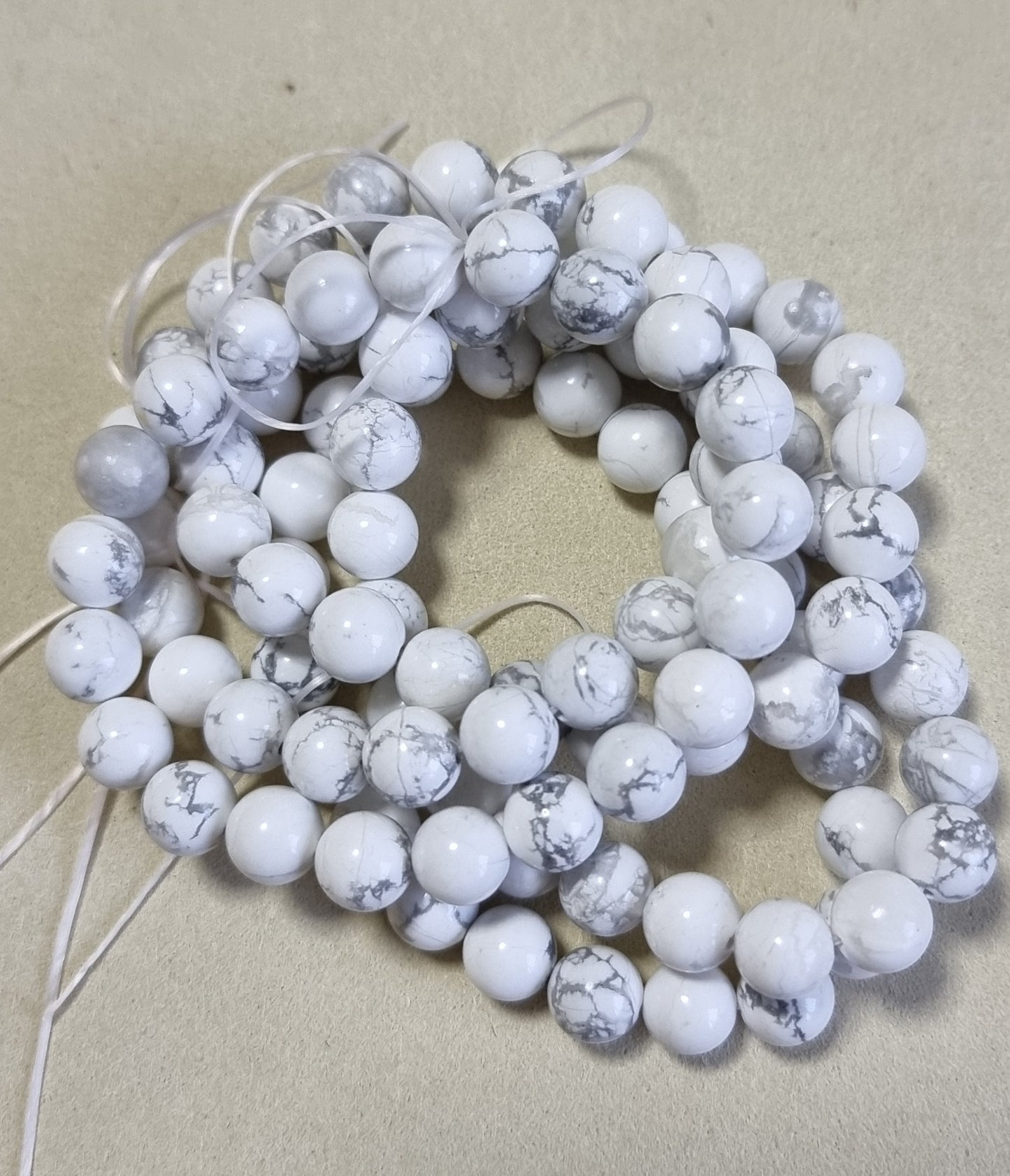 Howlite 8.5mm (Premium Grade) 白纹石