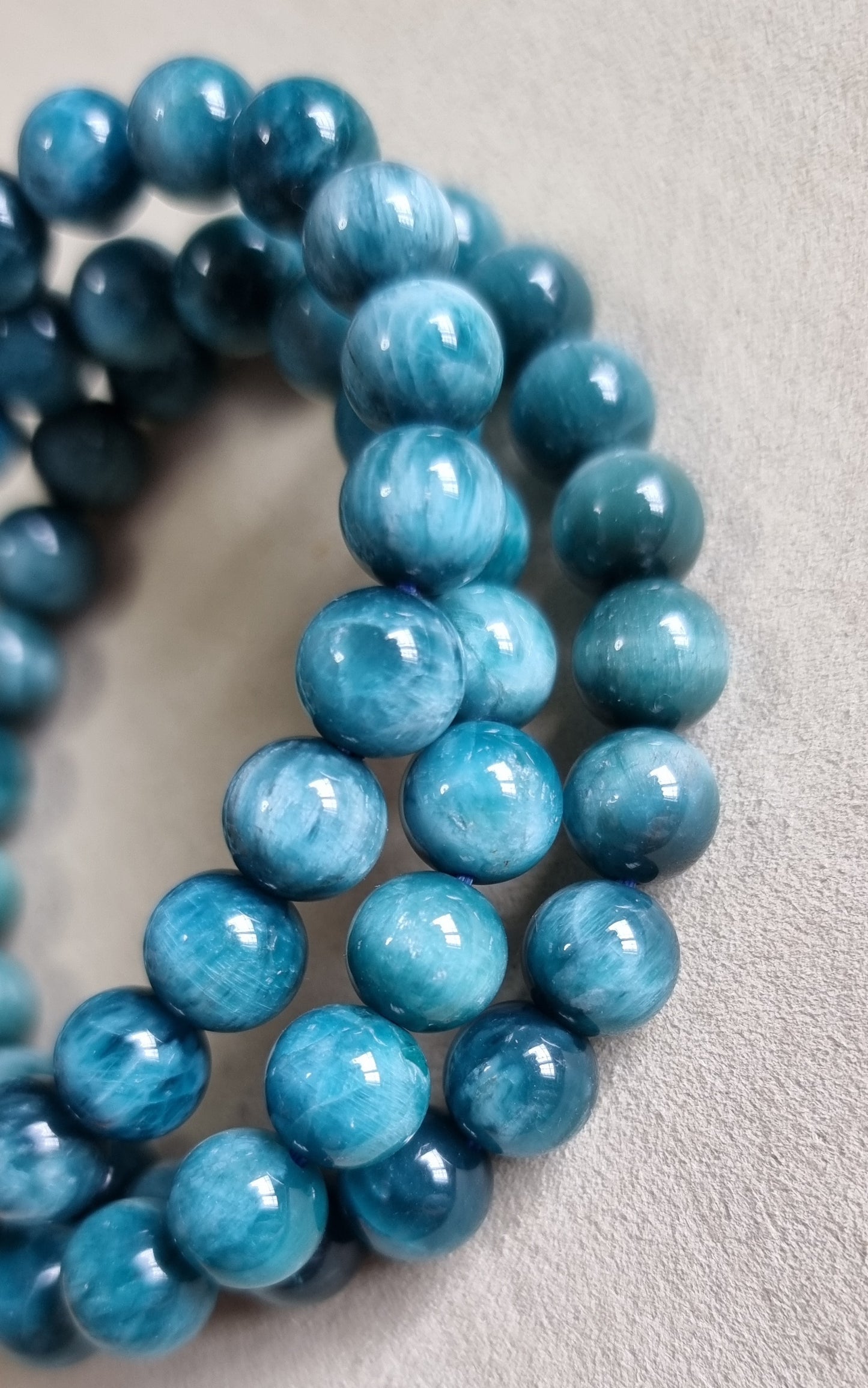 Blue Apatite Cat's Eye 8.8mm (High Grade) 蓝磷灰石