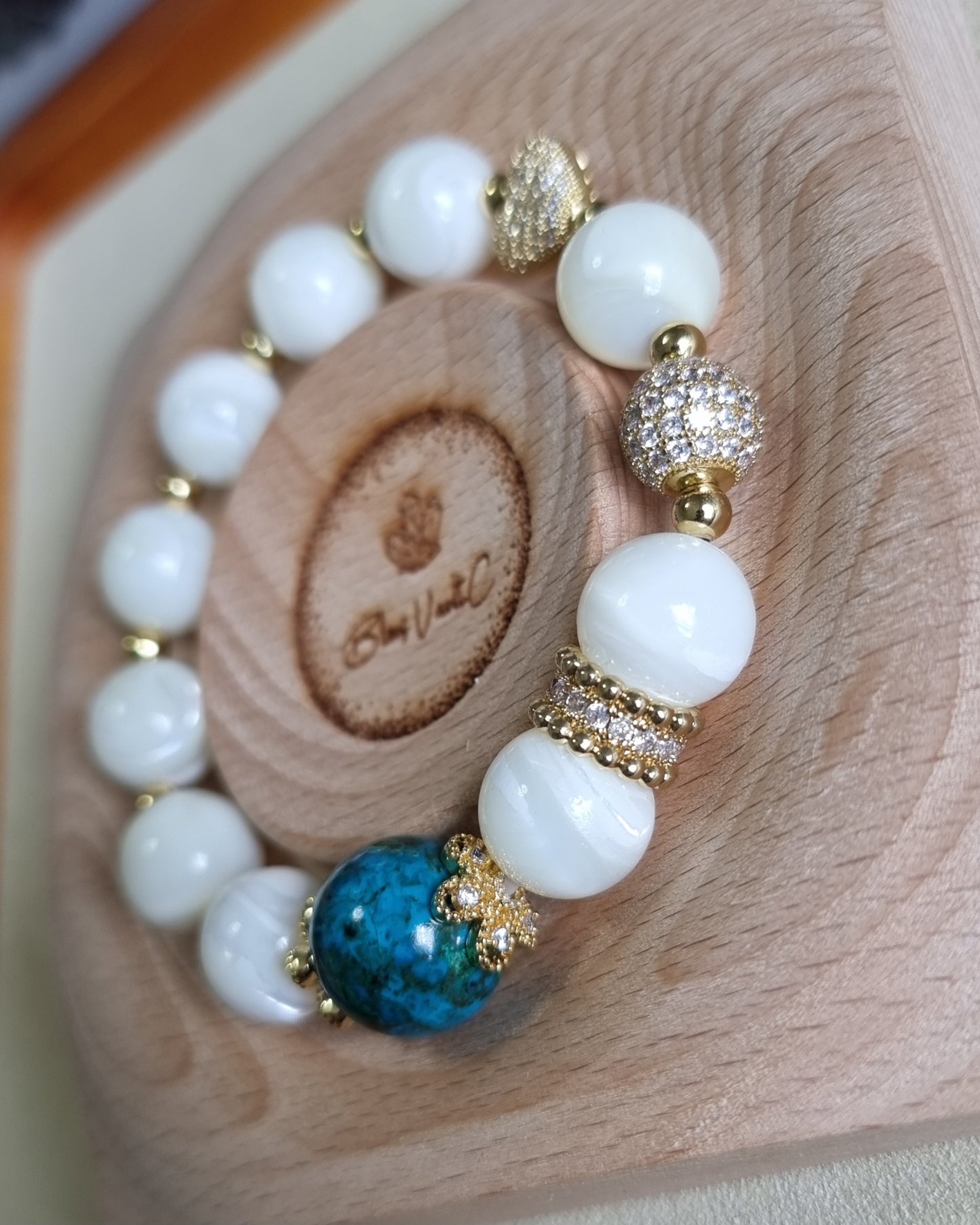 White Fritillaria Chrysocolla Bracelet in gold. Inspired from Monet's “La Mare, effet de neige”