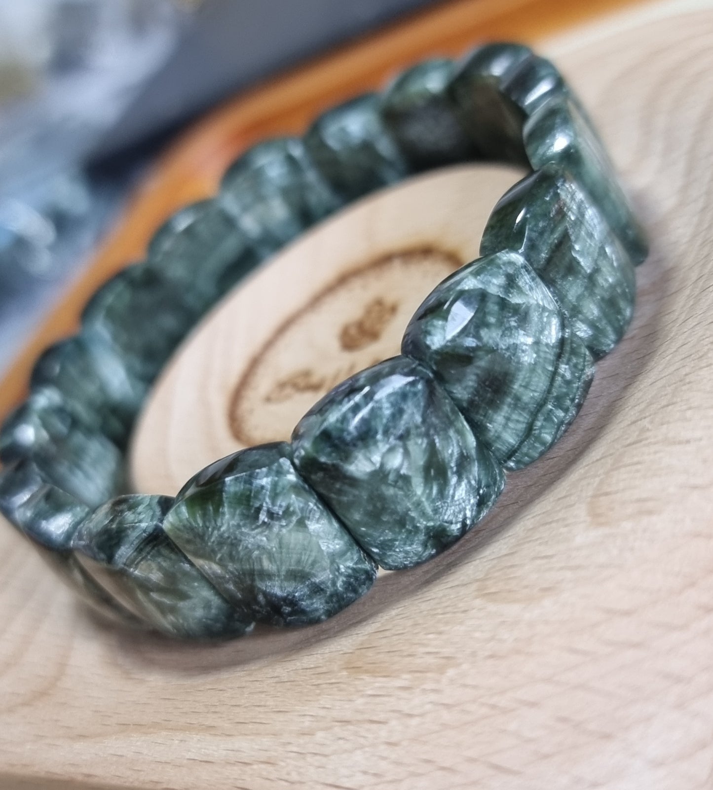 Seraphinite (Top Premium Grade) 16.2mm with Certification 绿龙晶